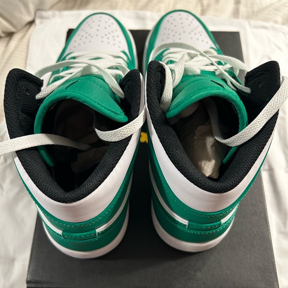 Air Jordan 1 Mid. Lucky Green. Size 10 - Picture 6 of 7